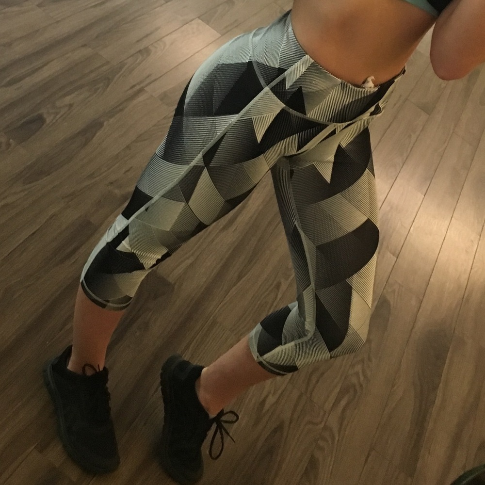 Black and white design leggings